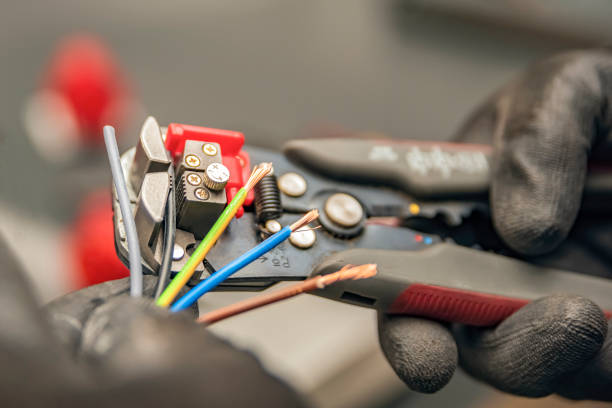 Best Affordable Electrician  in Altamont, OR